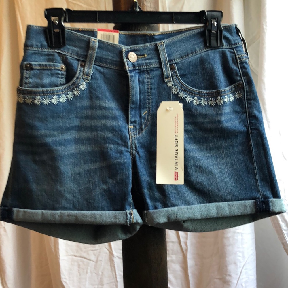 Levi’s Embroidered Mid Length shorts- size 27